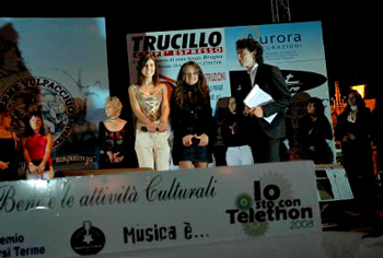 Le finaliste Pagliara e Zaccone con il presentatore Alberto Rizzardi